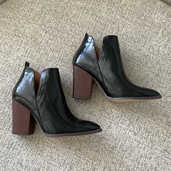 Black Crocodile Print Booties - Picture 5 of 5